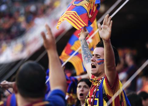 Tifosi blaugrana al Mestalla. Afp